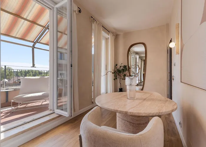 Apt10a - & Terrace